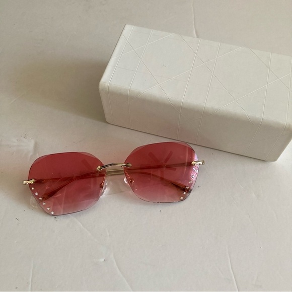 New Diamond Shape Y2K Sunglasses Gems Pink Glass Gold Frame - Picture 1 of 5